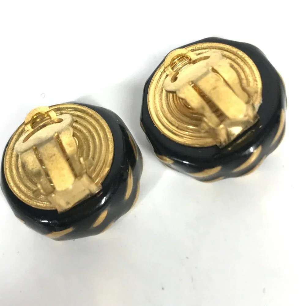 CHANEL Vintage Black Logo Earrings - Picture 5 of 8